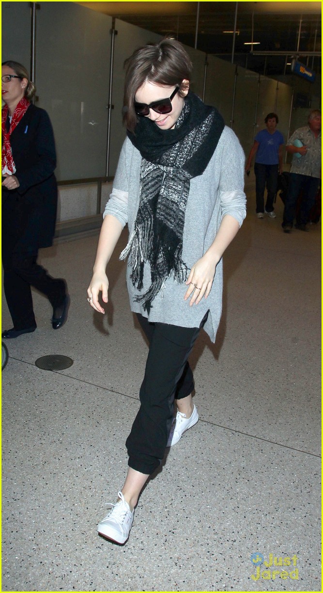 lily collins see true magic on the sidewalk 09
