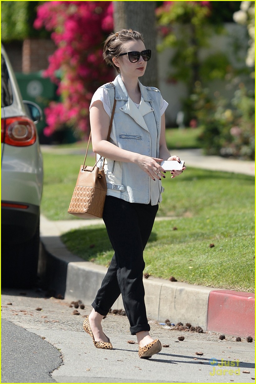 lily collins see true magic on the sidewalk 16