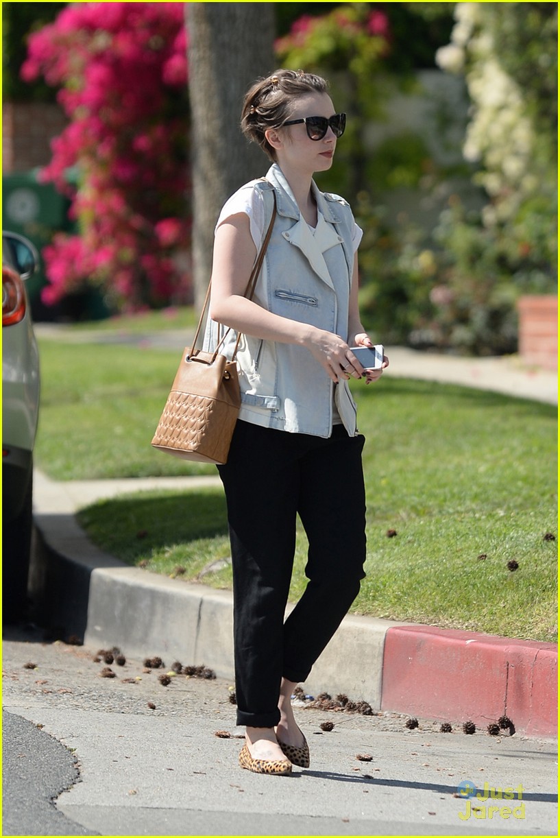 lily collins see true magic on the sidewalk 18