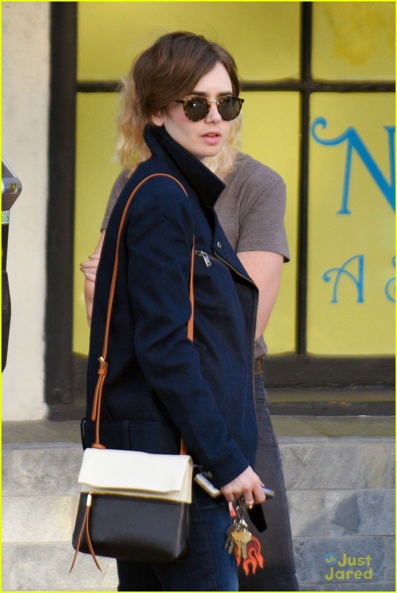 lily collins catches up with mom 07