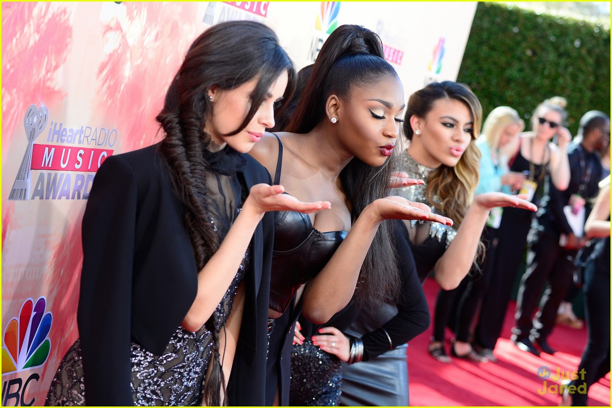 fifth harmony 5 seconds of summer iheartradio music awards 2015 02