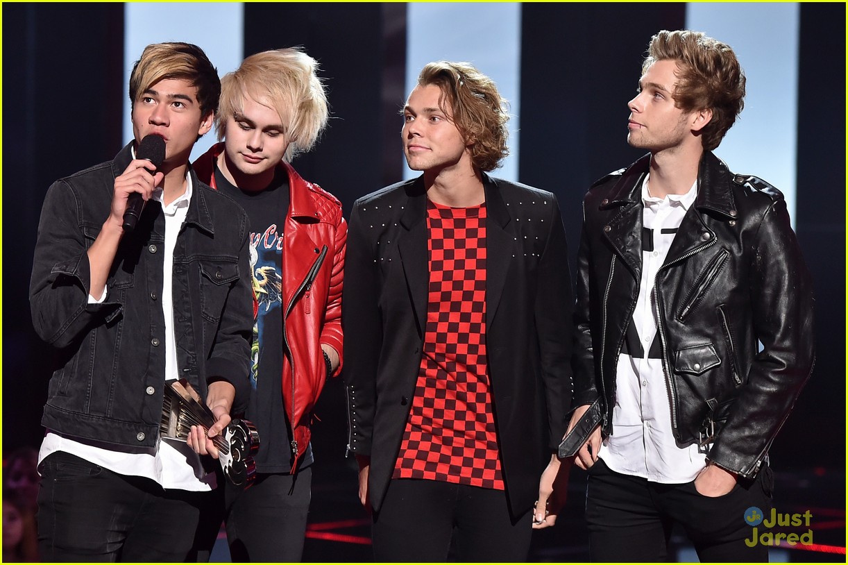 fifth harmony 5 seconds of summer iheartradio music awards 2015 10