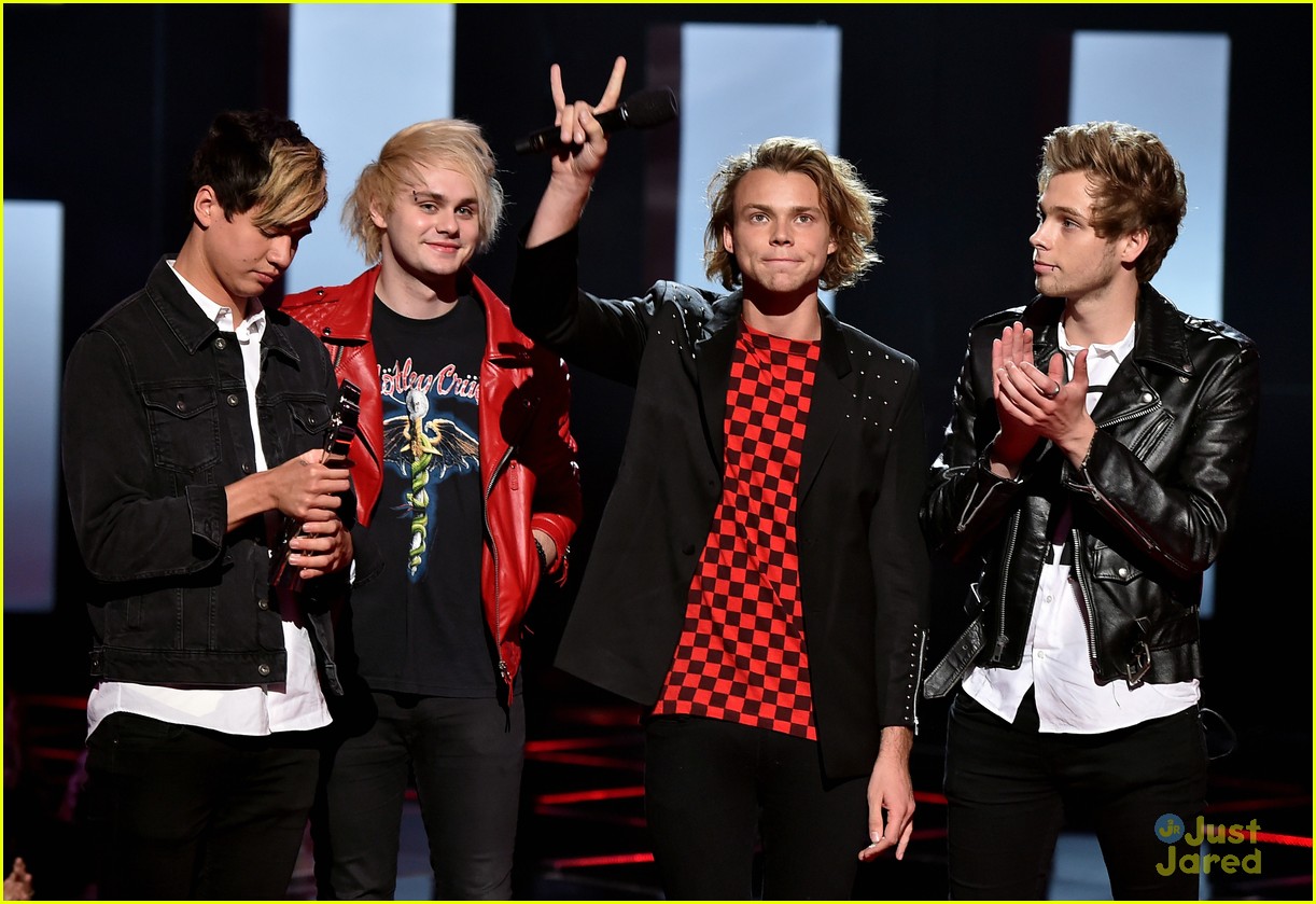 fifth harmony 5 seconds of summer iheartradio music awards 2015 11