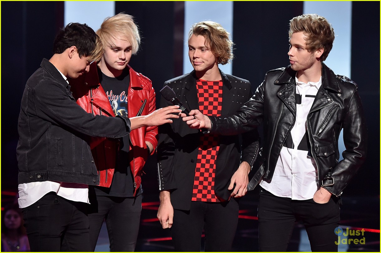fifth harmony 5 seconds of summer iheartradio music awards 2015 12