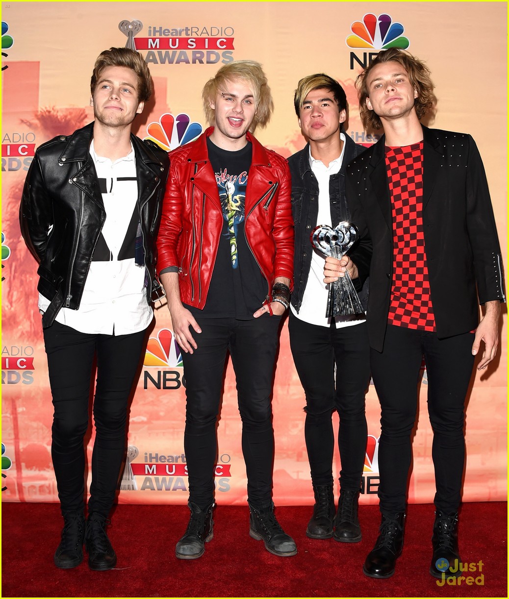 fifth harmony 5 seconds of summer iheartradio music awards 2015 23