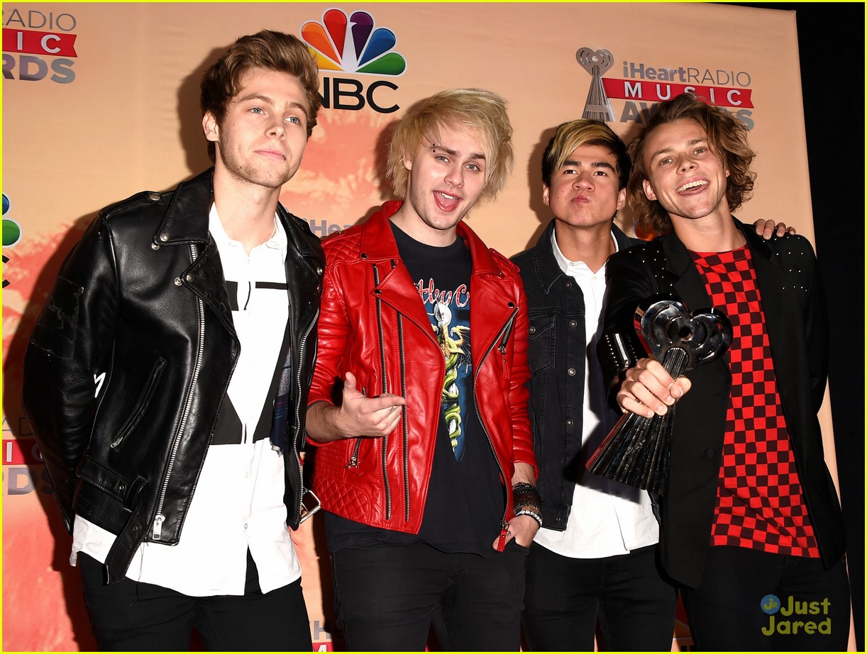 fifth harmony 5 seconds of summer iheartradio music awards 2015 24