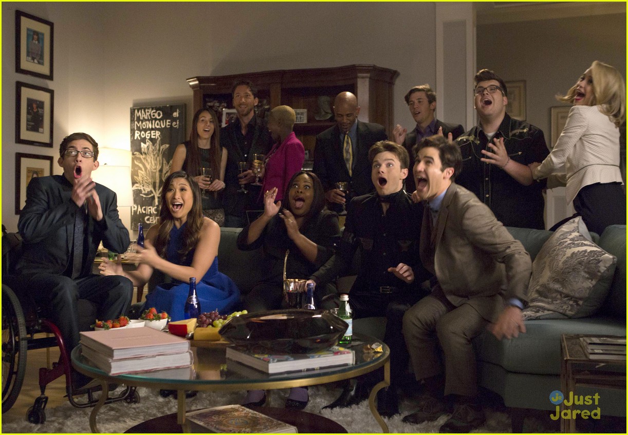 glee series finale tonight see pics from two hour episode 02