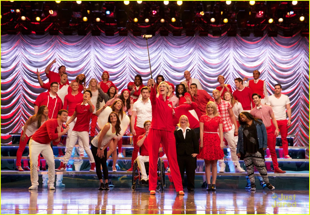 glee series finale tonight see pics from two hour episode 05