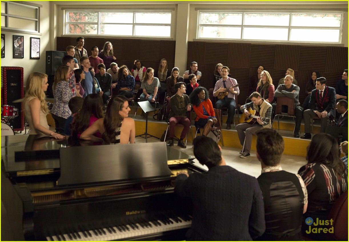 glee series finale tonight see pics from two hour episode 07
