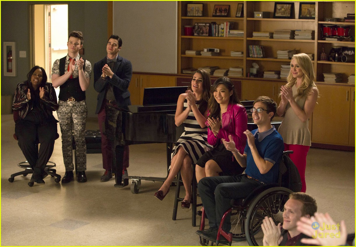 glee series finale tonight see pics from two hour episode 08