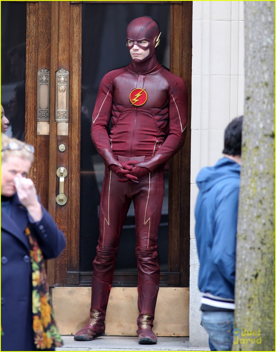 grant gustin gives out bunny ears on the flash set 03