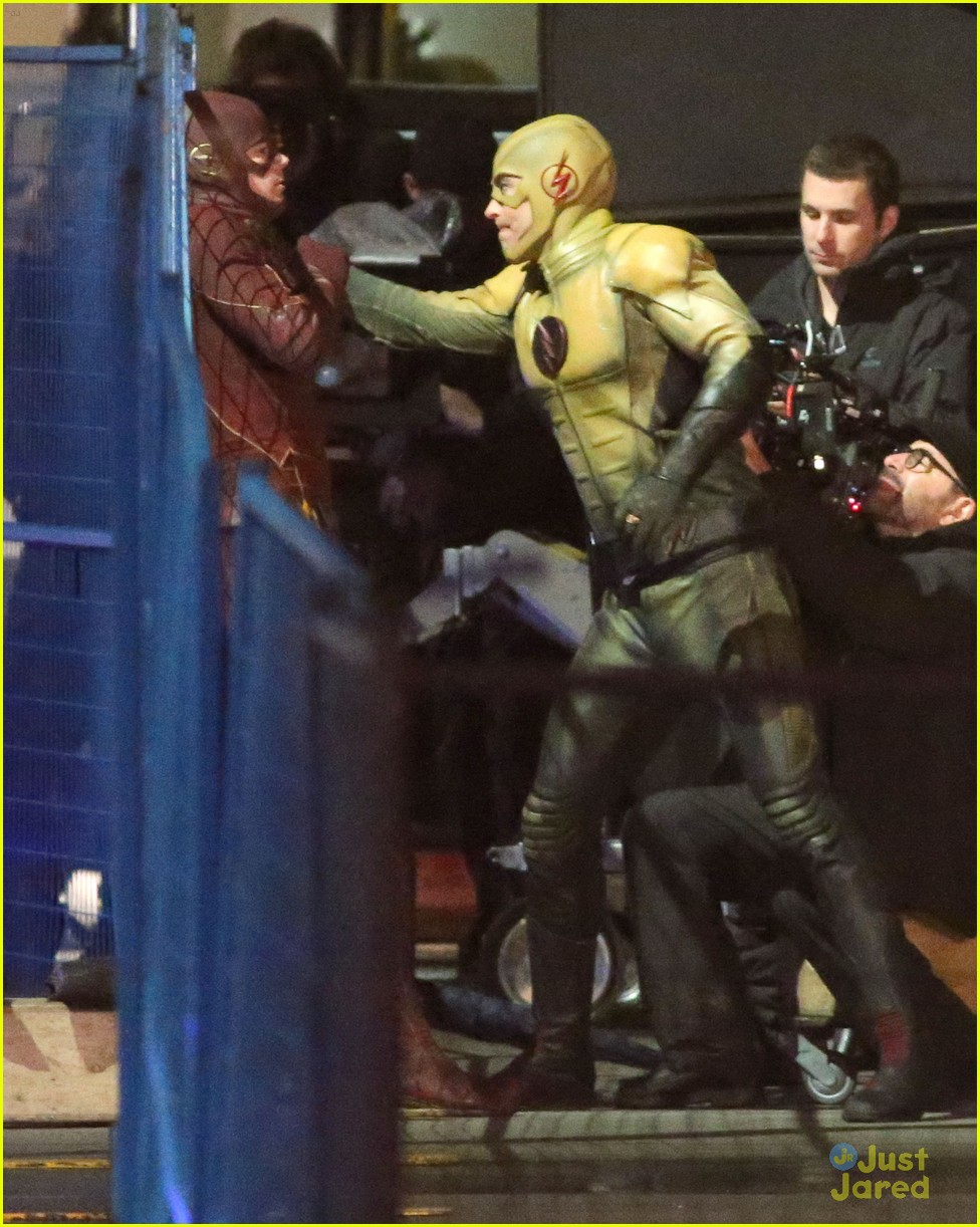 grant gustins flash fights reverse flash photos 09
