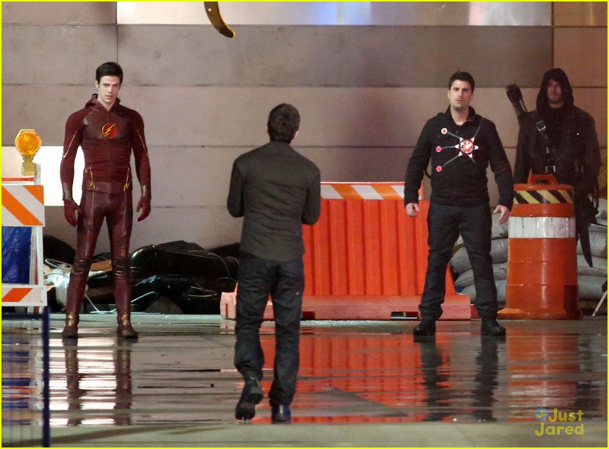 grant gustins flash fights reverse flash photos 12