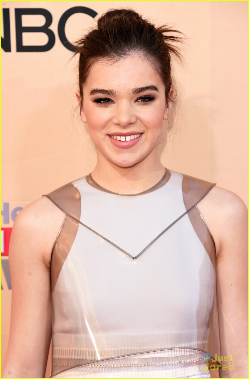 hailee steinfeld pitch perfect iheartradio music awards 16
