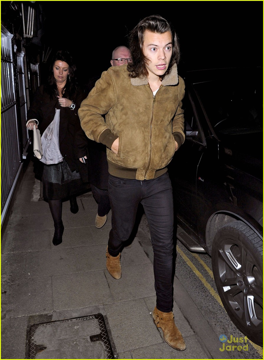 harry styles takes mom anne dinner cheshire 05