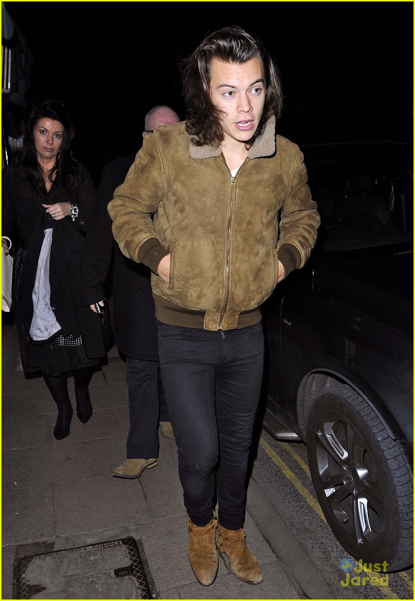harry styles takes mom anne dinner cheshire 06
