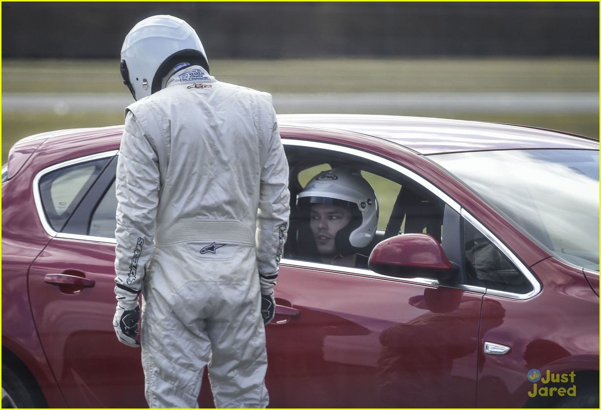 nicholas hoult need for speed on top gear 02