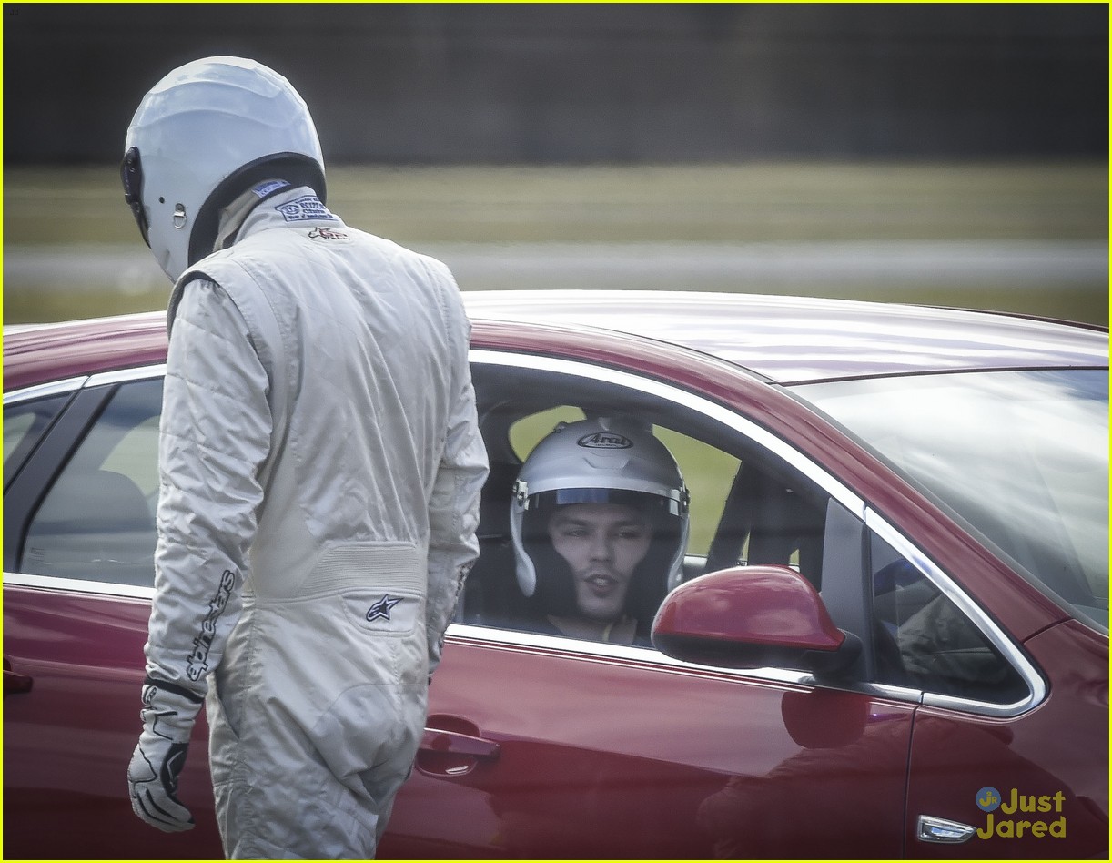 nicholas hoult need for speed on top gear 04