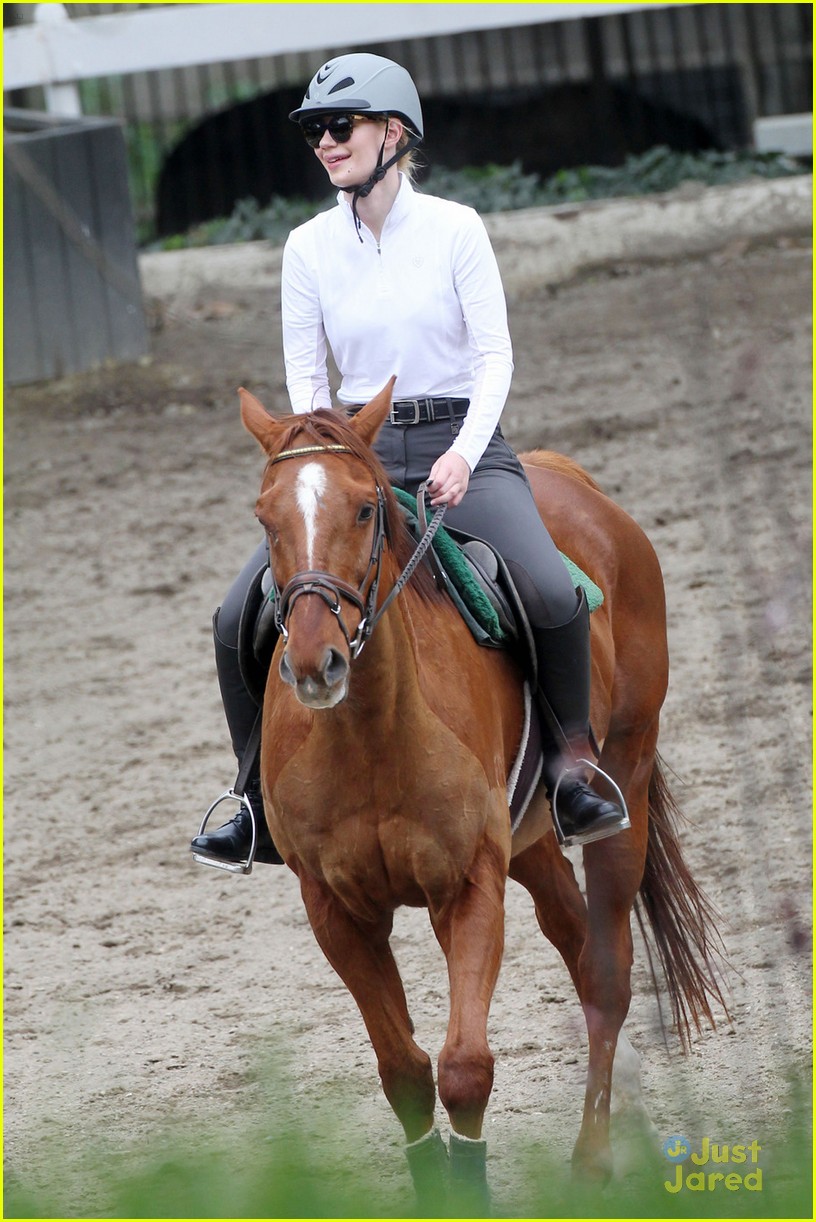 iggy azalea horseback riding after trouble video 05