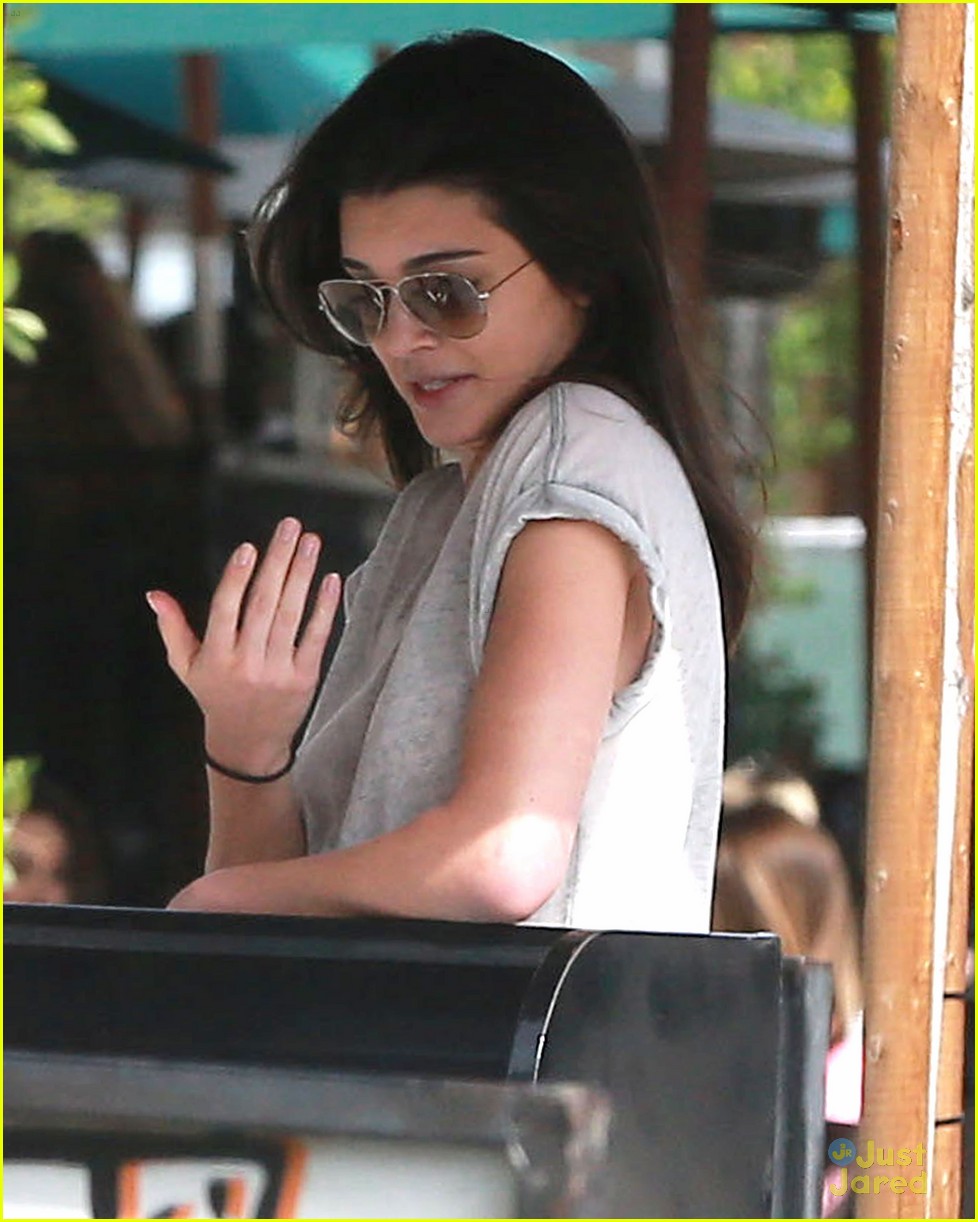 kendall jenner lunches with a mystery guy 13