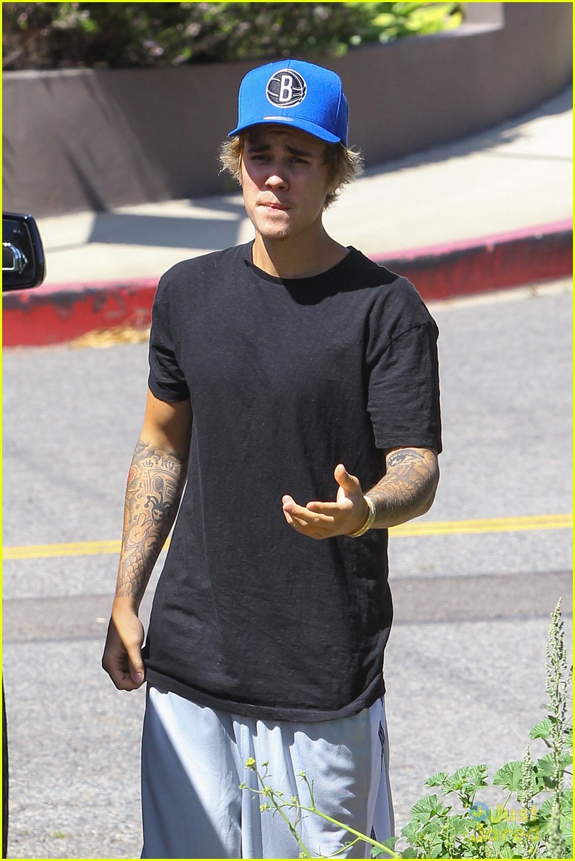justin bieber debuts adorable new puppy esther 18