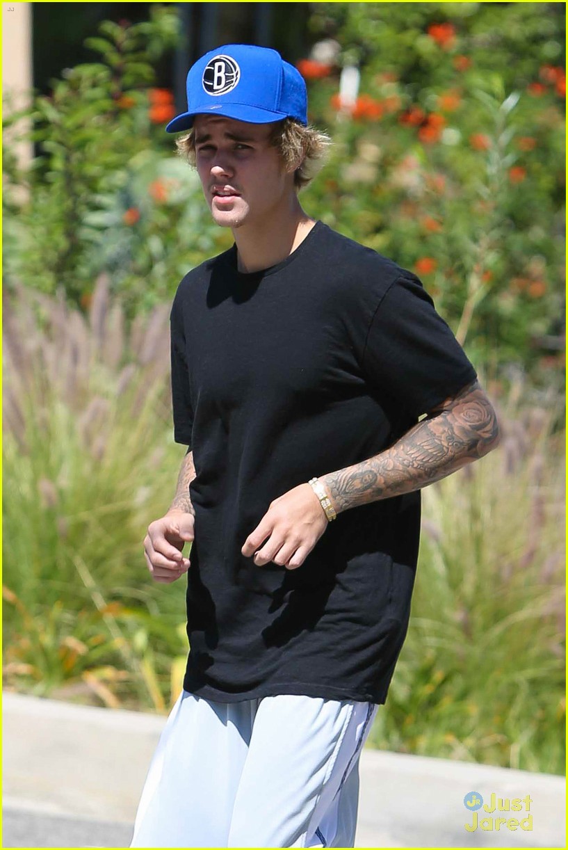 justin bieber debuts adorable new puppy esther 20