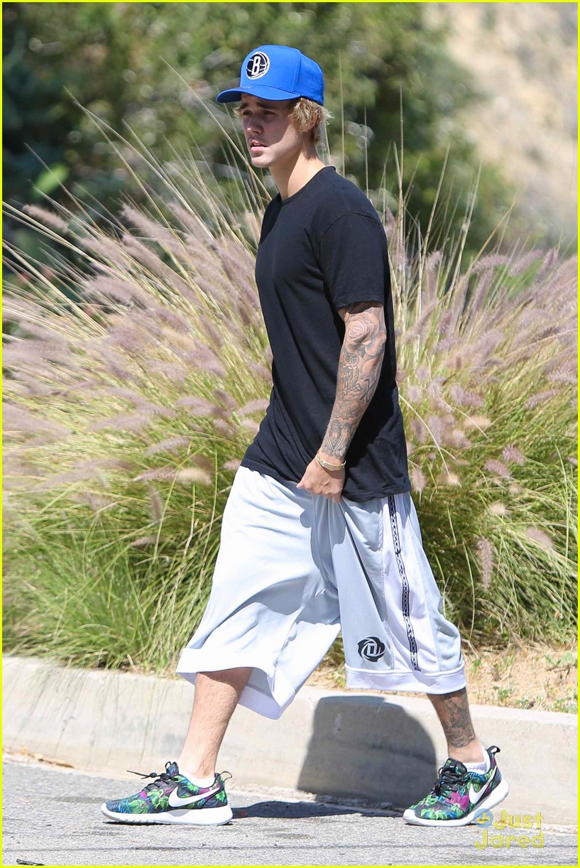 justin bieber debuts adorable new puppy esther 25