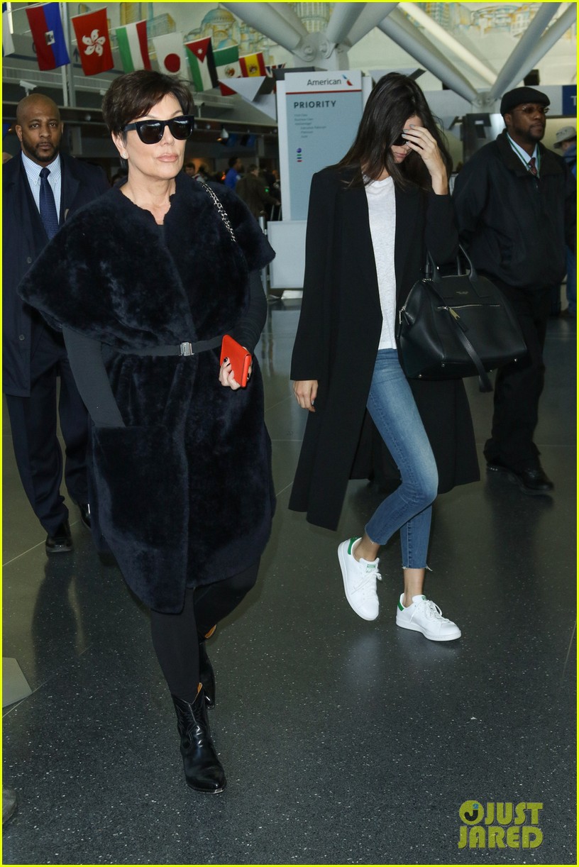 kendall jenner mom kris arrive in nyc 03