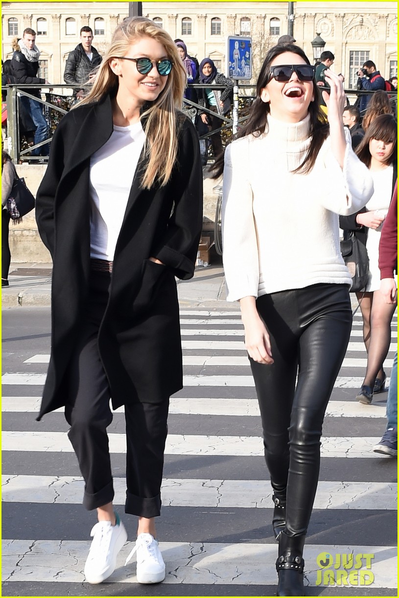 kendall jenner attacked by a fan in paris 07