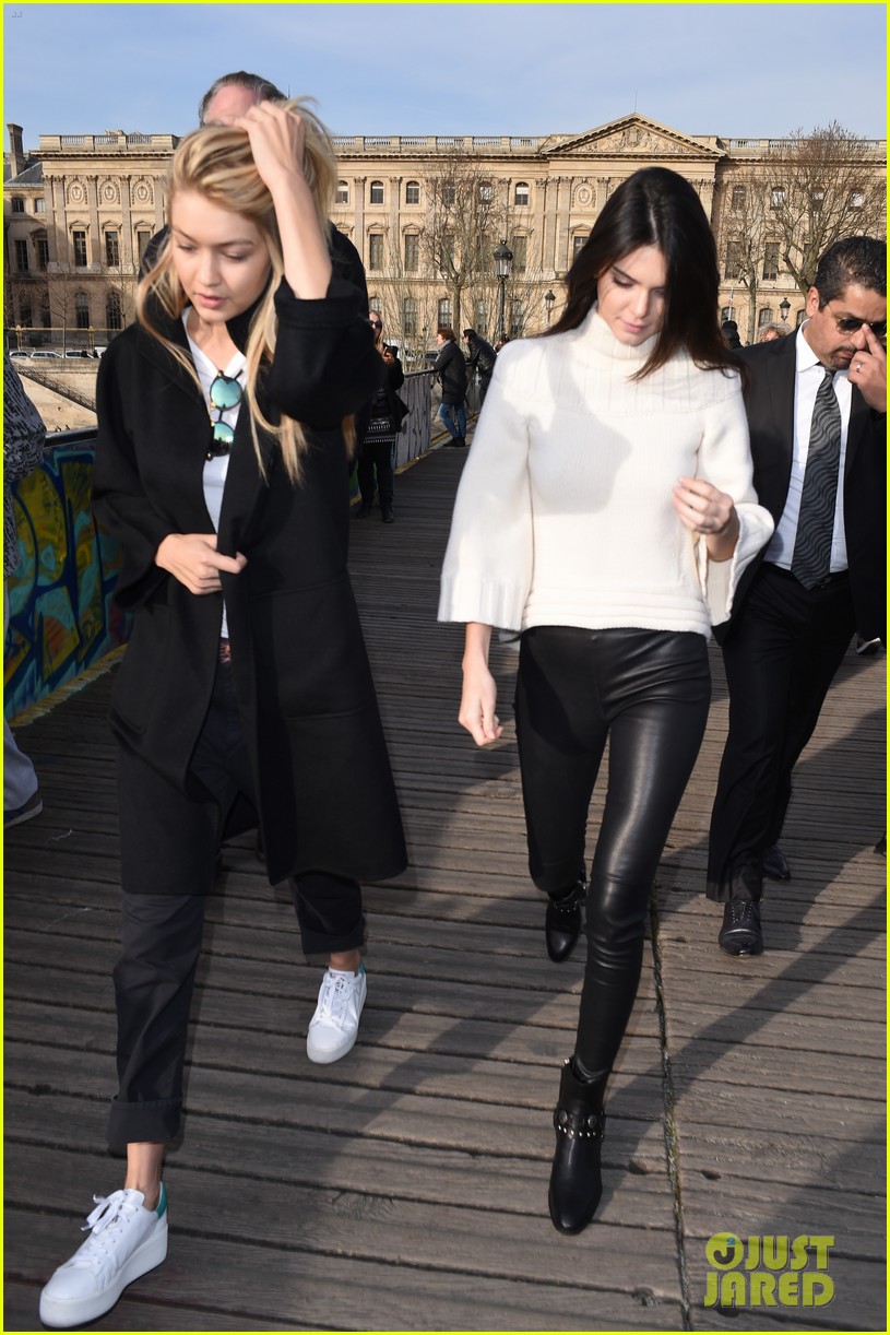 kendall jenner attacked by a fan in paris 17