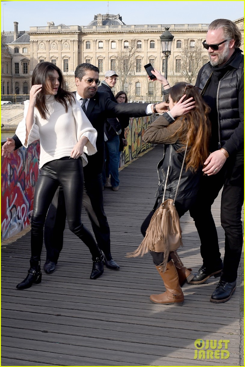 kendall jenner attacked by a fan in paris 22