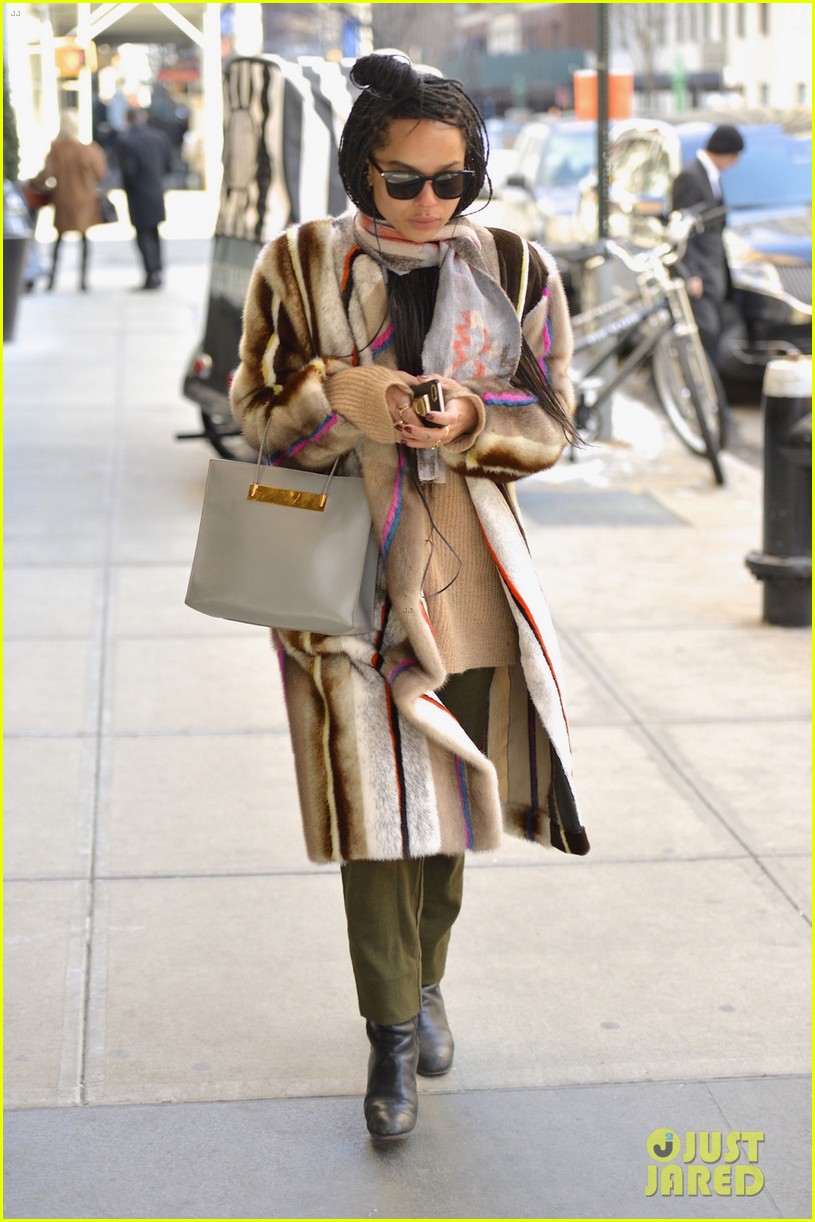 zoe kravitz returns to new york after busy oscars weekend 01