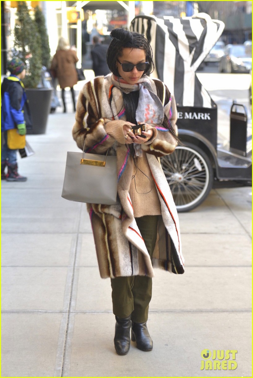 zoe kravitz returns to new york after busy oscars weekend 03