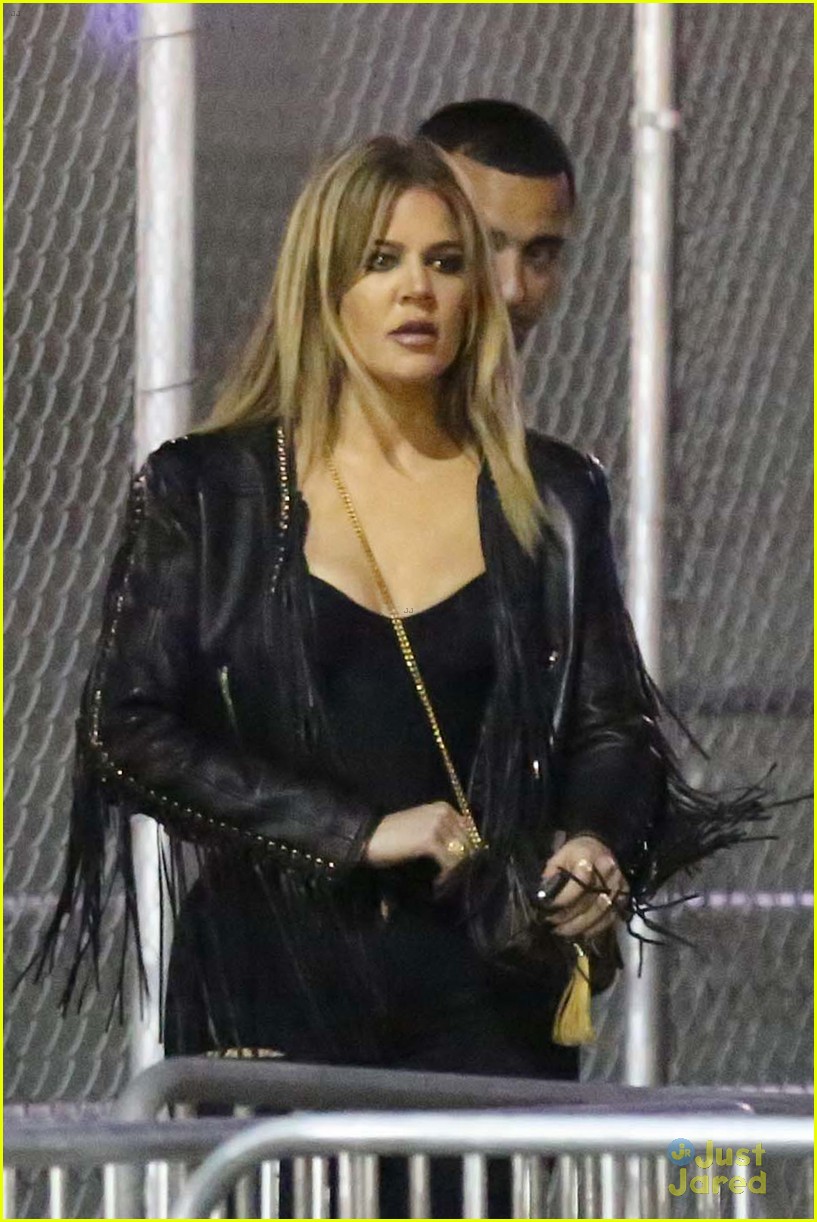 kylie jenner khloe kardashian double date at tygas concert 09