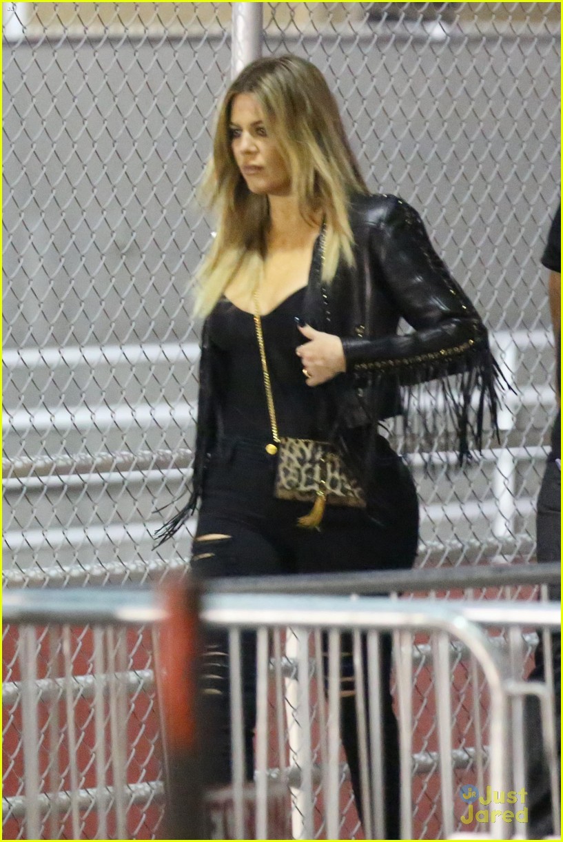 kylie jenner khloe kardashian double date at tygas concert 11