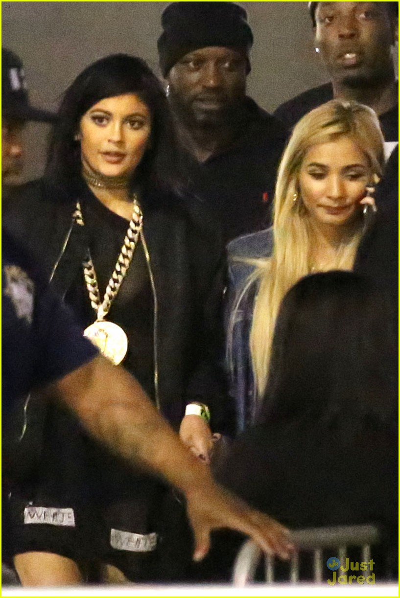 kylie jenner khloe kardashian double date at tygas concert 14