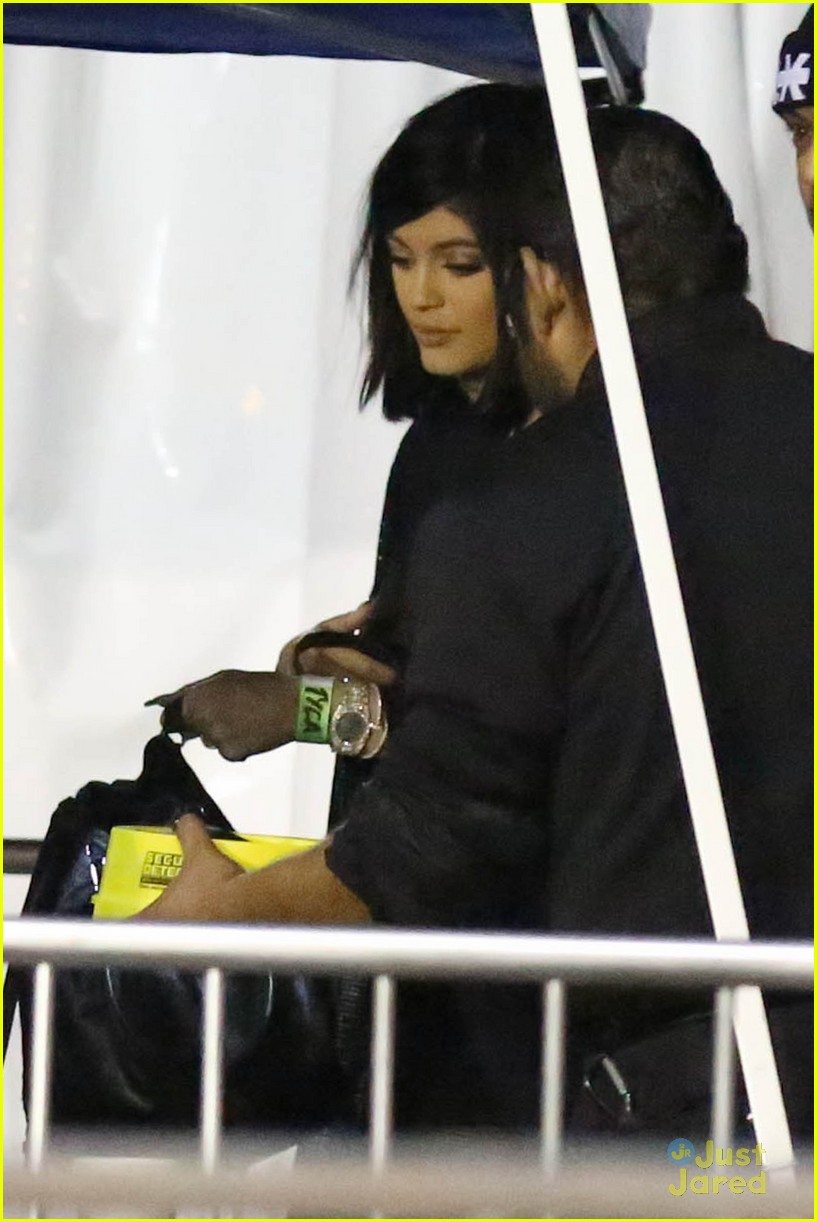 kylie jenner khloe kardashian double date at tygas concert 22