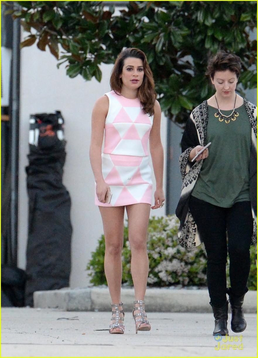 lea michele emma roberts step out on scream queens set 23