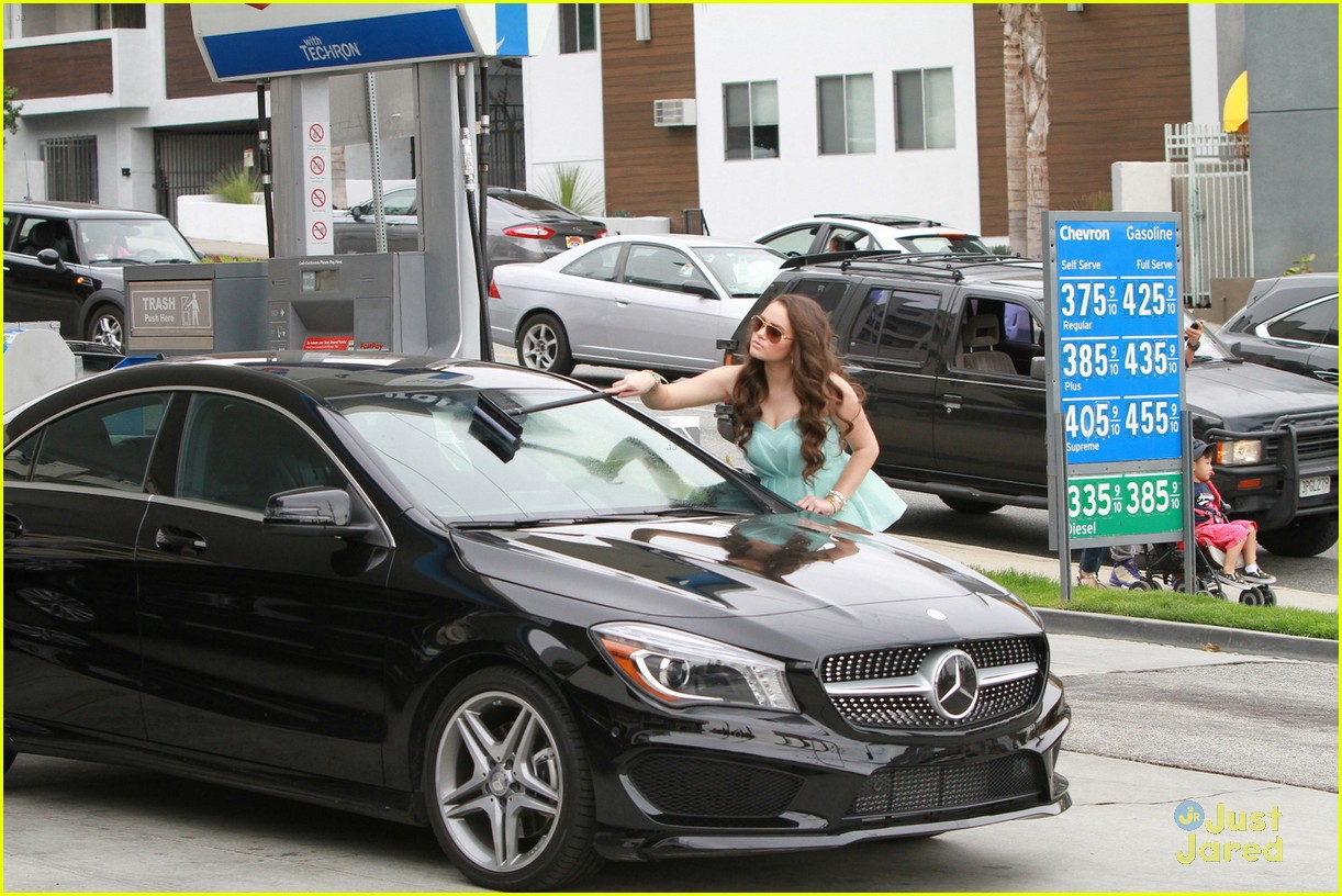 madison pettis shows off new car mercedes 01