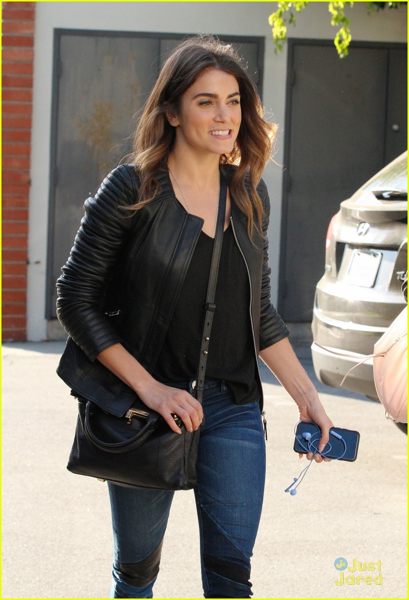 nikki reed lemonade lunch with friends 04