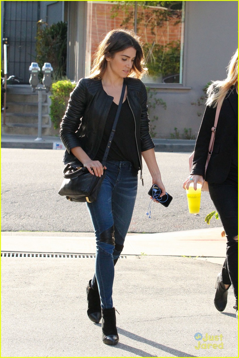 nikki reed lemonade lunch with friends 15