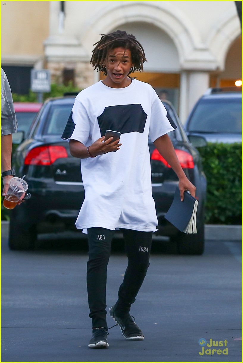 jaden smith waiting for text from odeya rush 01