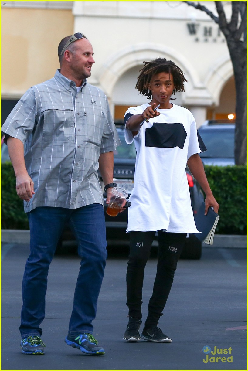 jaden smith waiting for text from odeya rush 03