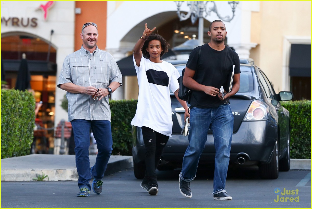 jaden smith waiting for text from odeya rush 07