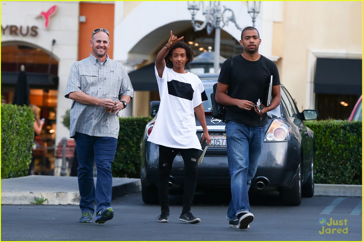 jaden smith waiting for text from odeya rush 15