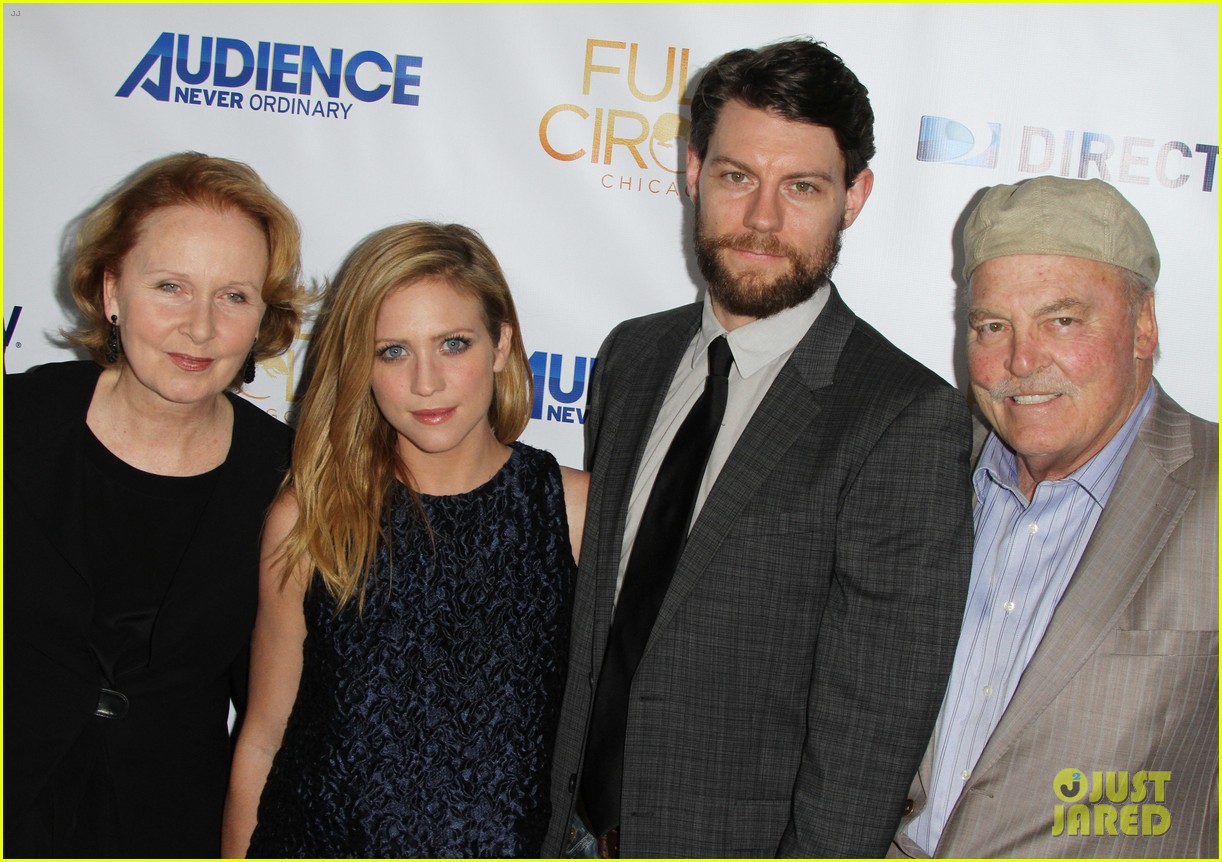 brittany snow patrick fugit reunite with full circle cast 08