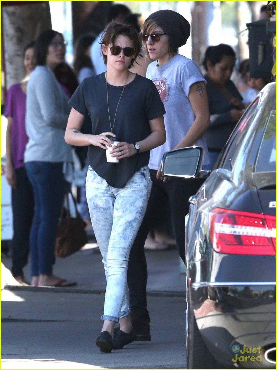 kristen stewart alicia cargile spotted first time since february 01
