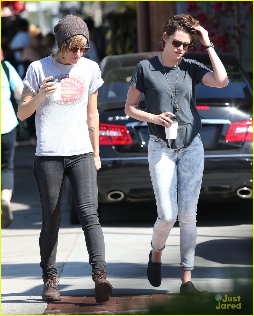 kristen stewart alicia cargile spotted first time since february 11