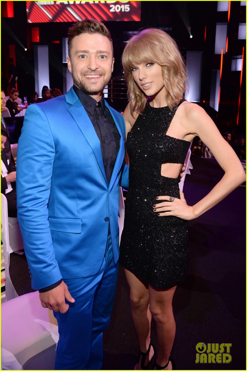 justin timberlake taylor swift sit together at iheartradio music awards 2015 01