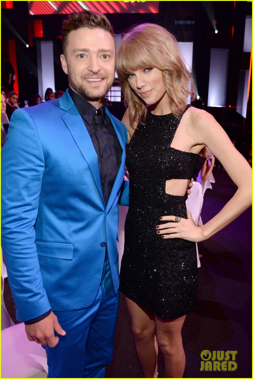 justin timberlake taylor swift sit together at iheartradio music awards 2015 08